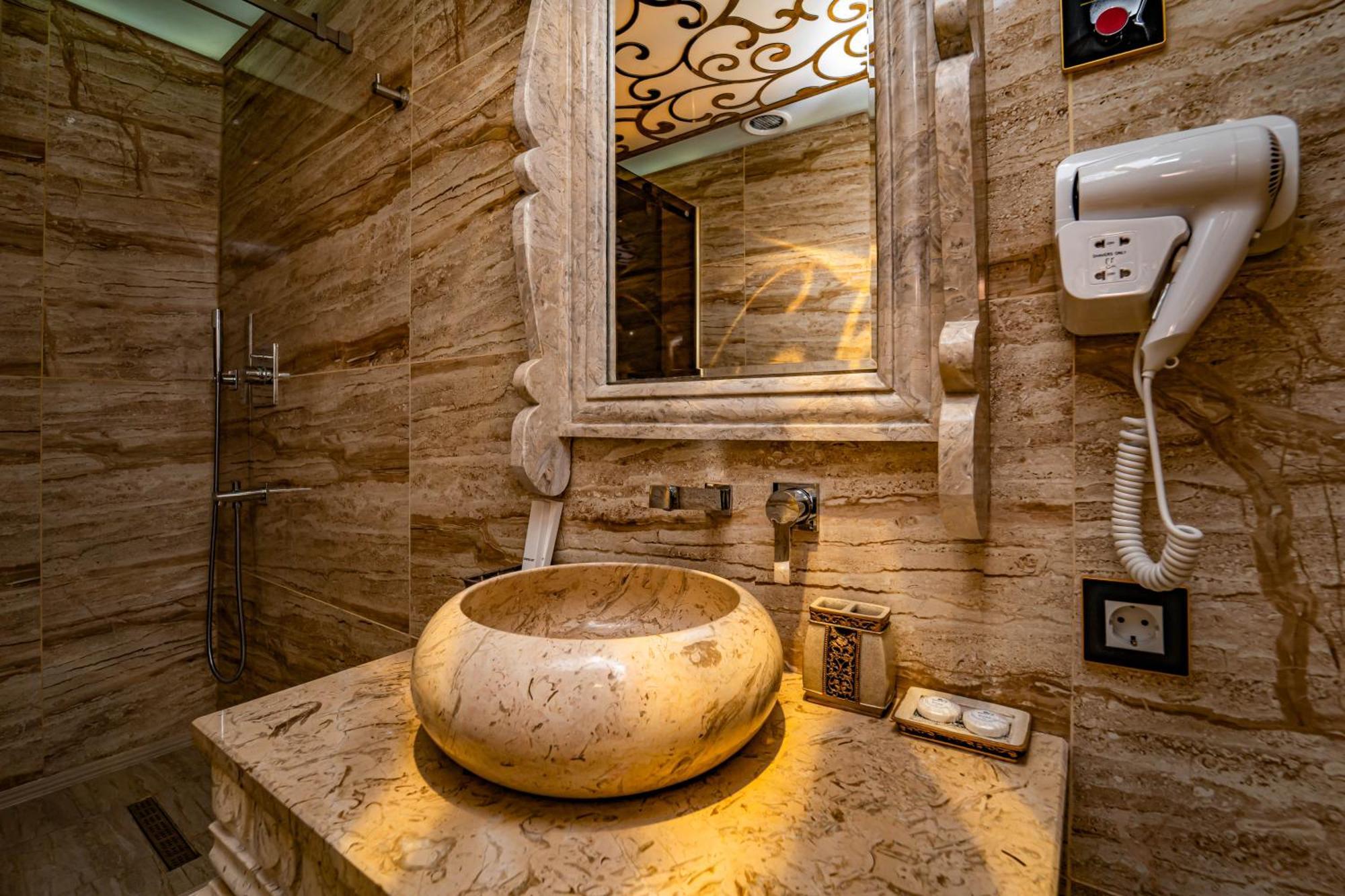 Hotel Aqua Liberty Tbilisi Buitenkant foto