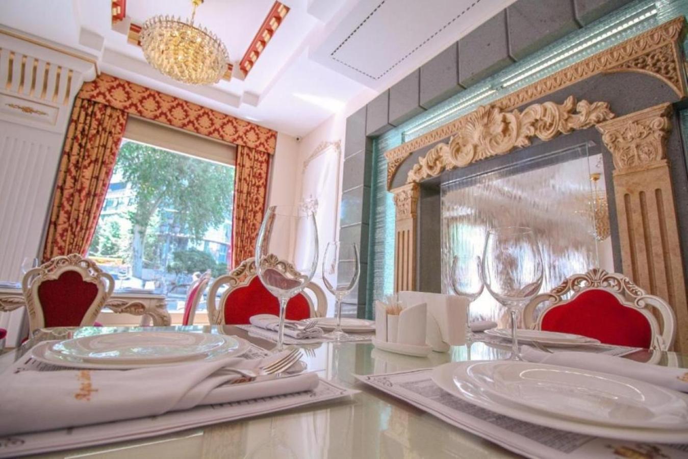 Hotel Aqua Liberty Tbilisi Buitenkant foto